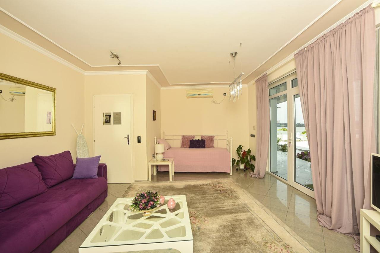 Apartments Villa Graf Smederevo Buitenkant foto