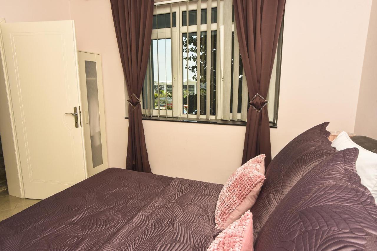 Apartments Villa Graf Smederevo Buitenkant foto