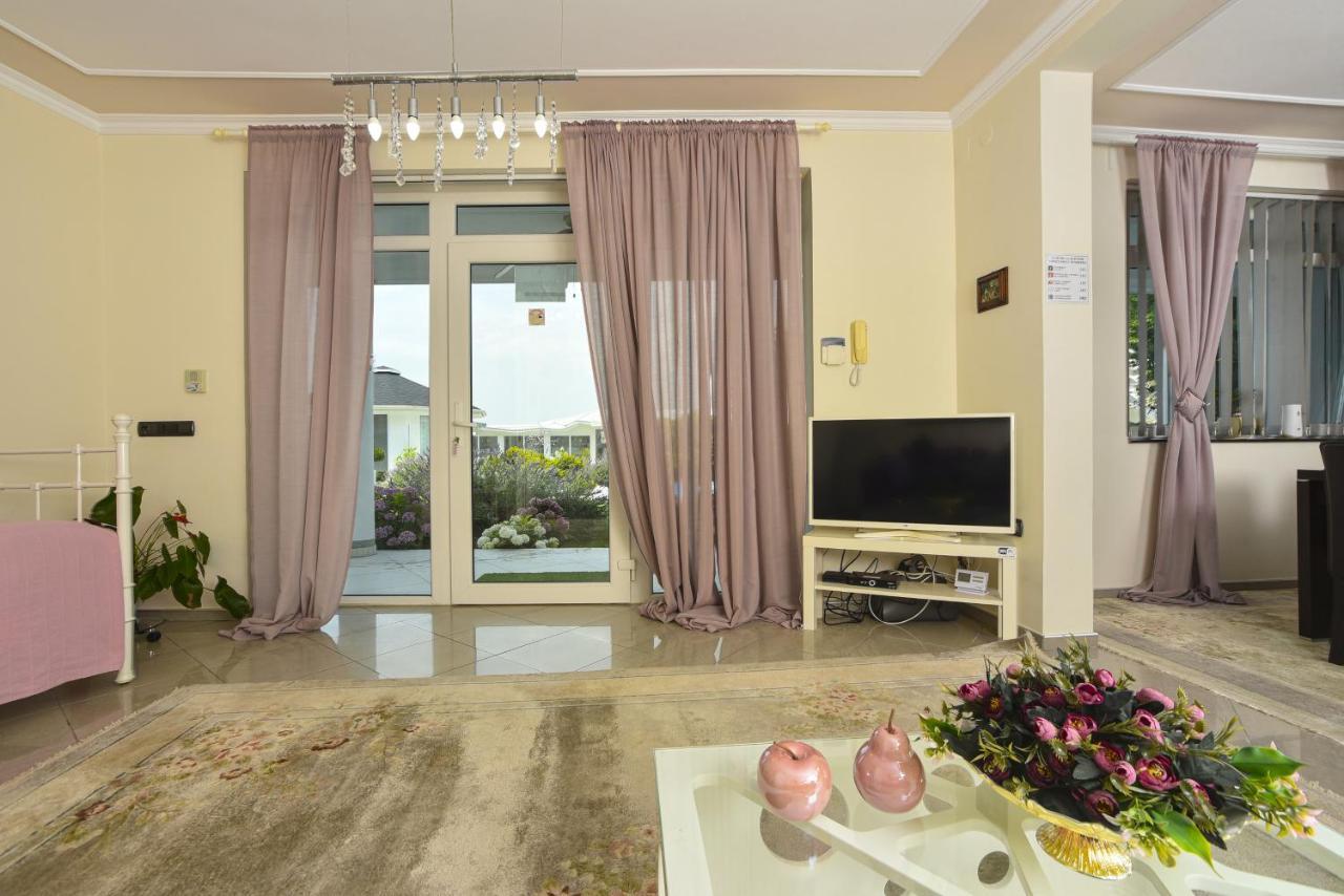 Apartments Villa Graf Smederevo Buitenkant foto