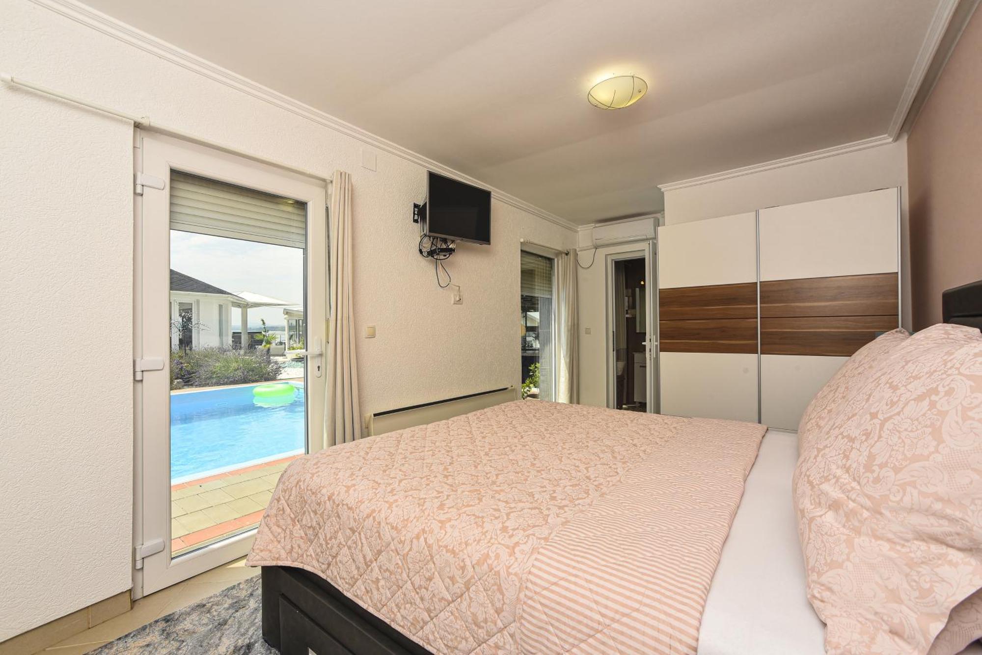 Apartments Villa Graf Smederevo Buitenkant foto